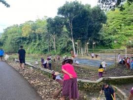Warga Padukuhan Pulegundes I Laksanakan Kerja Bakti Rutin Jumat Kliwon